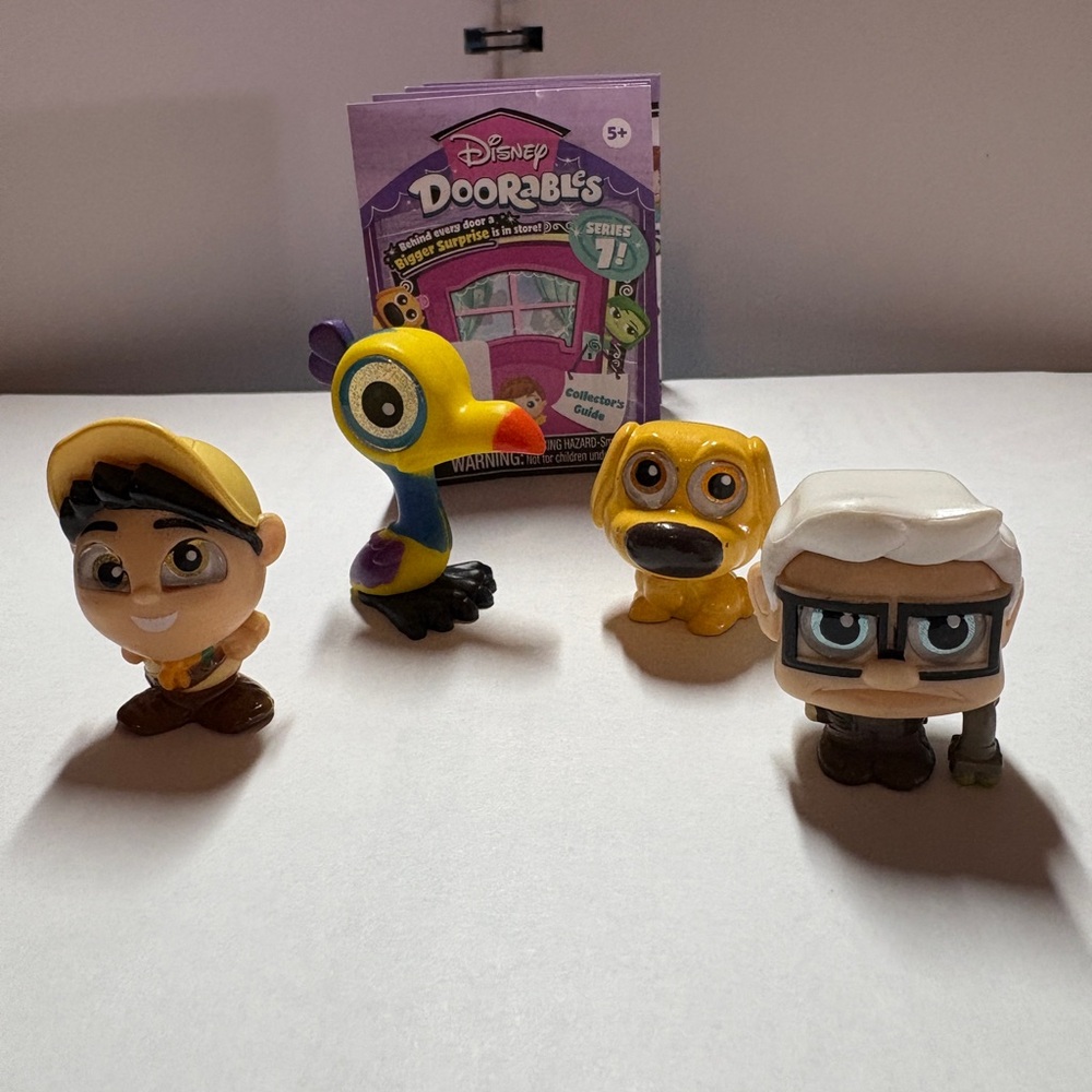 Disney Action Figures Yellow and Purple Playset